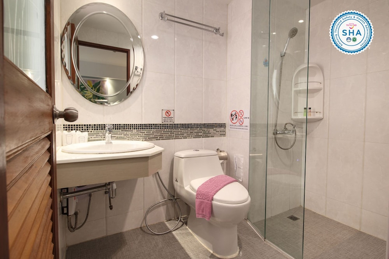 Bathroom 5, Tubtim Siam Suvarnabhumi Hotel, Bang Phli
