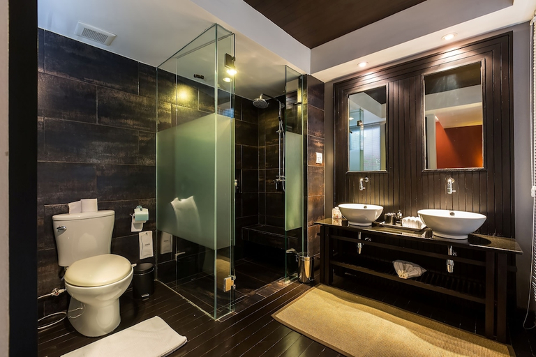 Bathroom 4, LoogChoob Homestay, Pom Pram Sattru