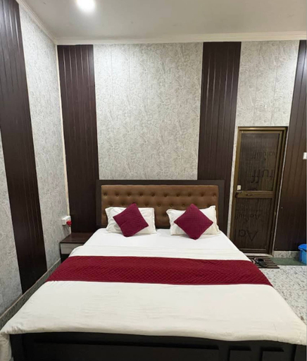 Room 5, Hotel Indra Palace Jaunpur, Jaunpur