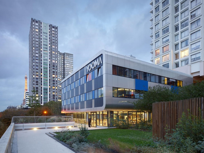 Exterior & Views
