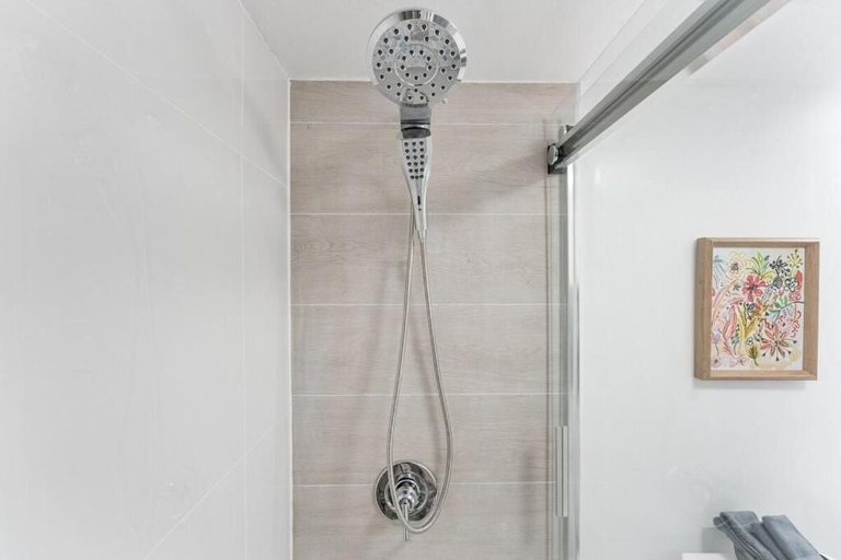 Bathroom 4, Cozy Modern Apartment - Near Shands & VA, Alachua