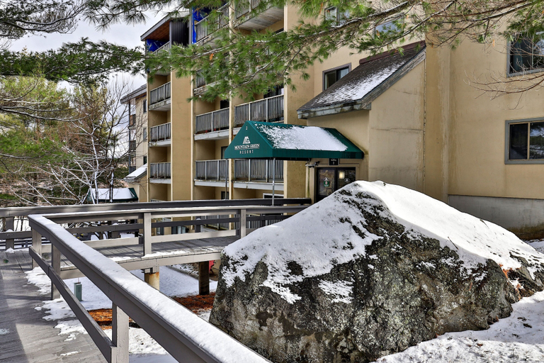Property grounds 2, Mountain Green Condo 2b4 2 Bedroom Condo, Rutland