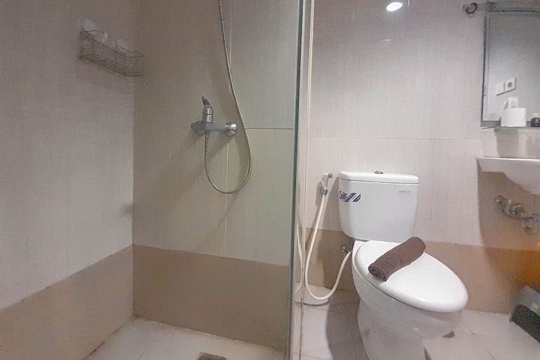 Bathroom 3, Modern And Cozy Studio At Tamansari La Grande Apartment, Bandung