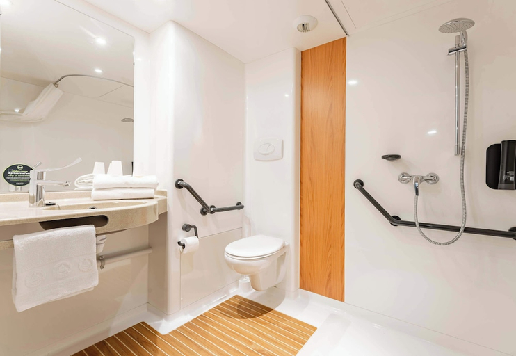Bathroom 5, B&B HOTEL Maubeuge Louvroil, Nord