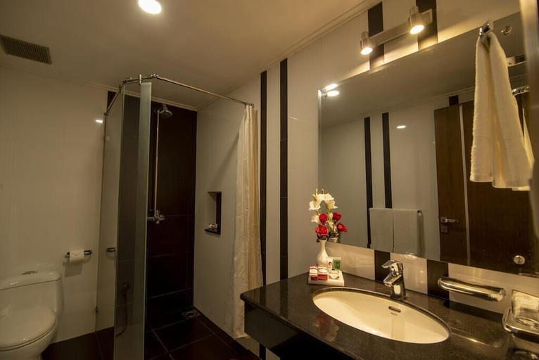 Bathroom 4, Hotel One Tariq Road Multan, Multan