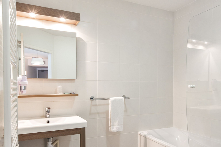Bathroom 3, Appart'City Confort Mulhouse, Haut-Rhin