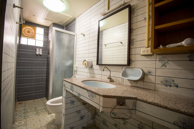 Bathroom 5, Victory Park Hostel, Ratchathewi