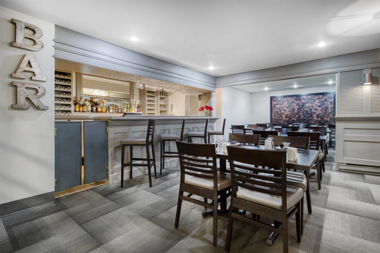 Food & Drinks 5, Dannys Hotel Suites SureStay Collection by BW, Gloucester