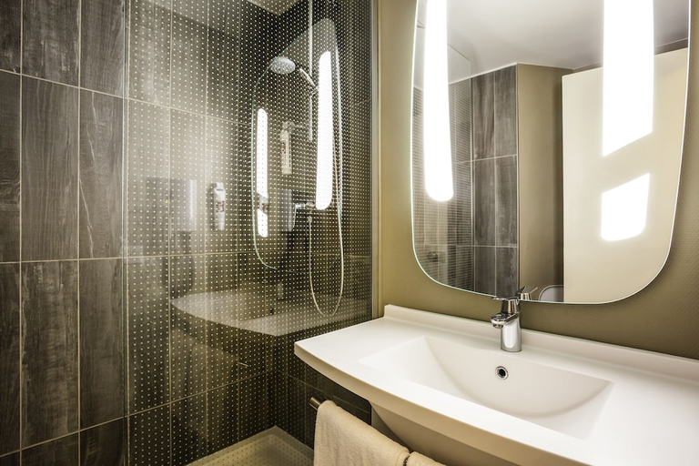 Bathroom 4, ibis Porto Gaia, Vila Nova de Gaia