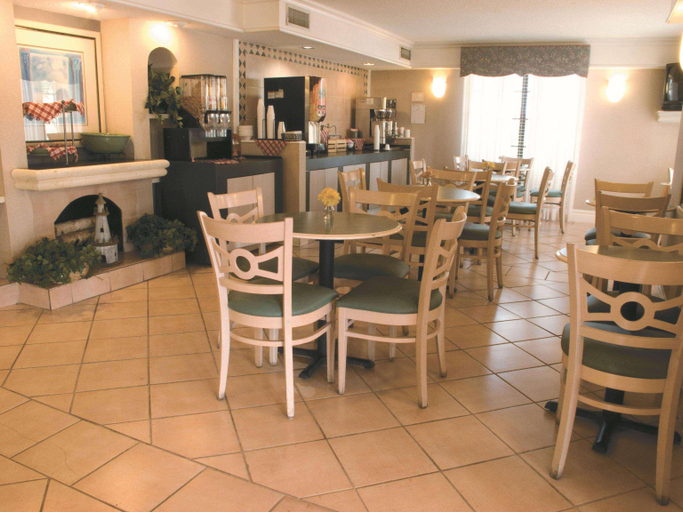 Food & Drinks 4, Super 8 by Wyndham Austin South / I-35, Travis