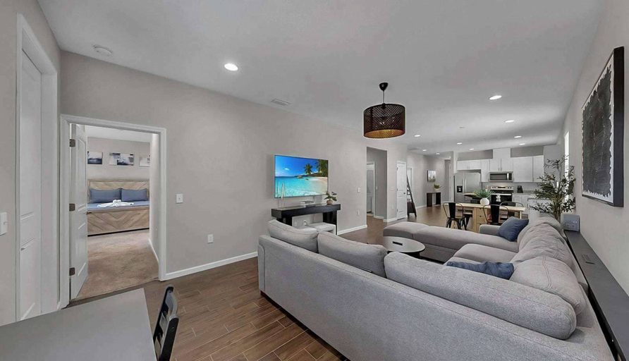 Living area 5, Cozy Downtown Tampa Retreat, Hillsborough