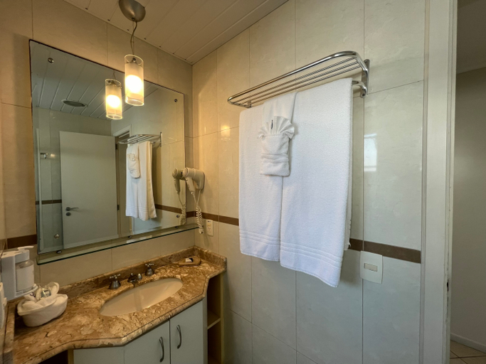 Bathroom, Bombinhas Blue Suites, Bombinhas