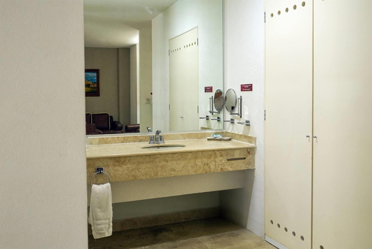 Bathroom 4, Days Inn by Wyndham Tuxtepec, Dist. Tuxtepec