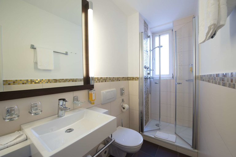 Bathroom 3, Best Western Hotel Kaiserhof, Bonn