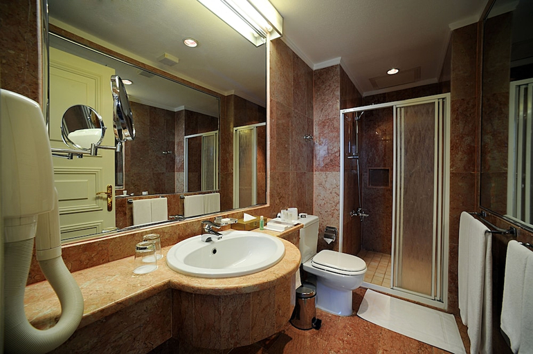Bathroom 3, Le Royal Hotel, Kuwait City