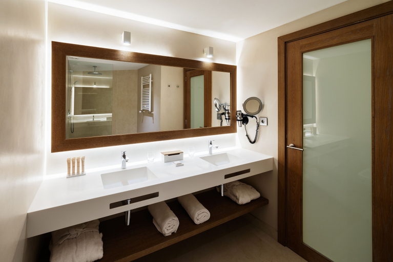Bathroom 3, Colon Hotel Barcelona, Barcelona