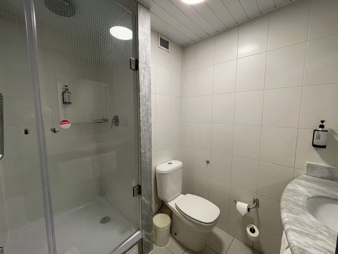 Bathroom 3, Nobile Inn Santiago, Santiago