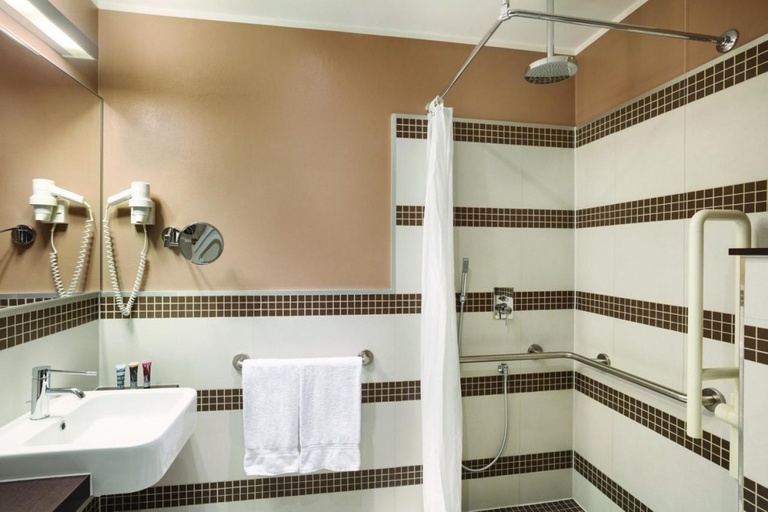 Bathroom 5, Ramada Plaza Milano Hotel, Milano