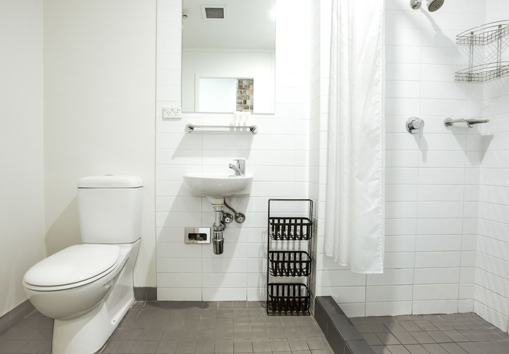 Bathroom 5, Nomads Sydney - Hostel, Sydney