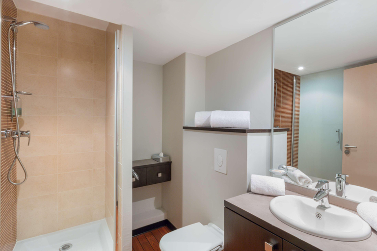 Bathroom 3, Best Western Park Hotel Geneve-Thoiry, Ain