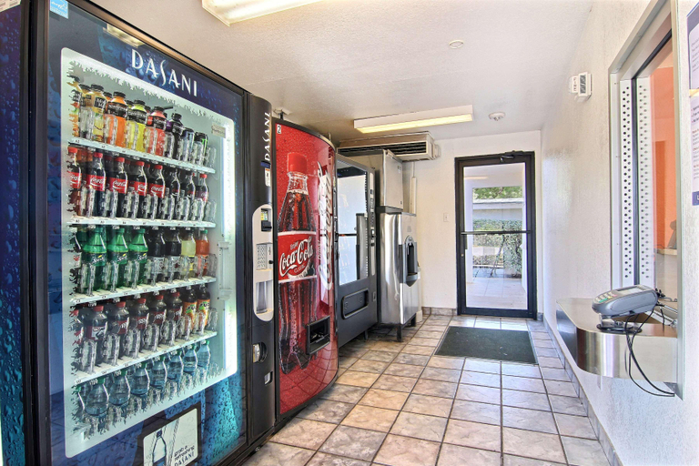 Food & Drinks 5, Motel 6 Abilene, Taylor