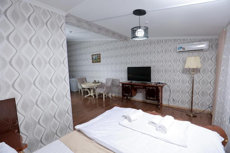 Room 2, Garden City, Navbahor