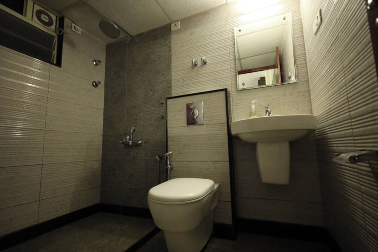 Bathroom 4, PRATHAM INN BY DOWNTOWN HOTELS, Udupi