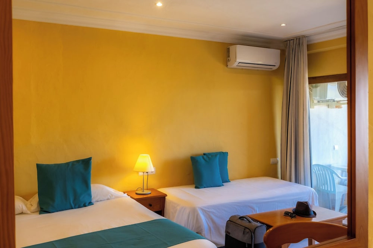 Bedroom 2, Hotel Club Sunway Punta Prima, Baleares