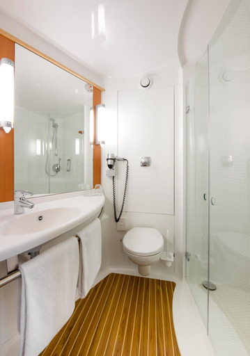 Bathroom 3, Hotel ibis Friedrichshafen Airport Messe, Bodenseekreis