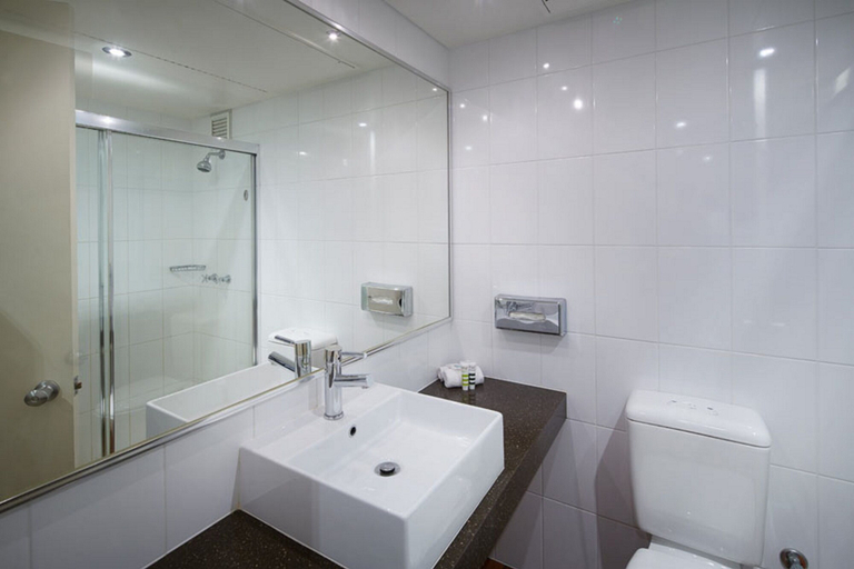 Bathroom 4, Mercure Maitland Monte Pio, Maitland