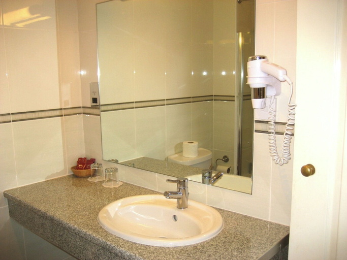 Bathroom 4, The Dial House Guest House, Oxfordshire