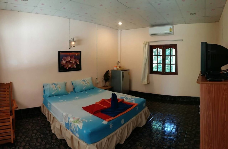 Bedroom 2, Subtawee Resort, Ban Ta Khun