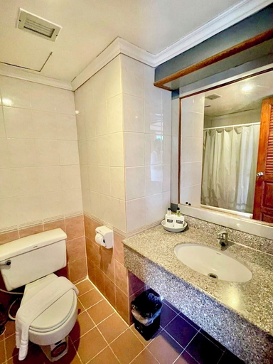 Bathroom 4, Supar Royal Beach Hotel, Khanom