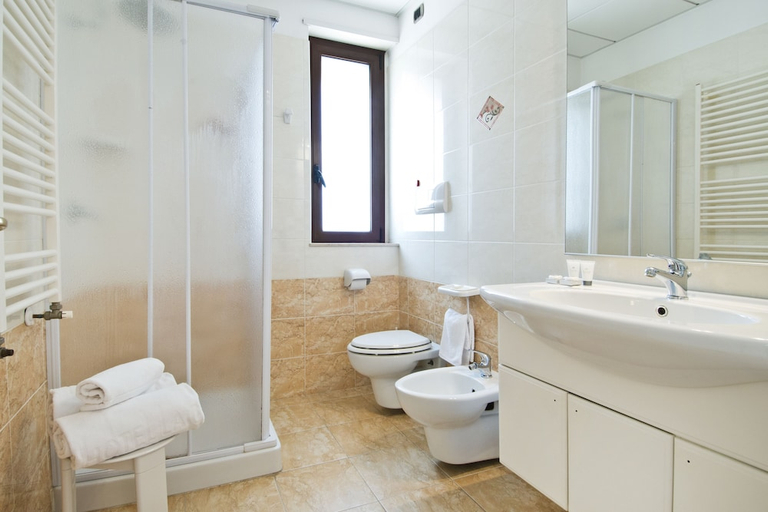 Bathroom, Park Hotel La Grave, Bari