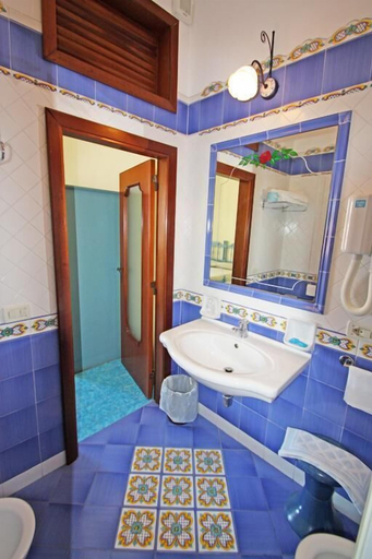 Bathroom 3, La Certosa Hotel, Napoli