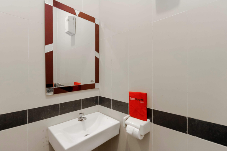 Bathroom 2, RedDoorz near Exit Toll Bogor, Bogor