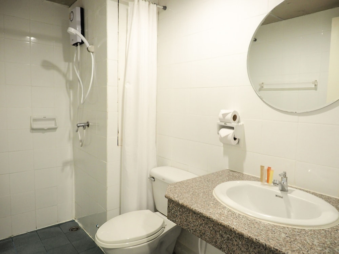 Bathroom 5, Siri Hotel Phuket, Pulau Phuket