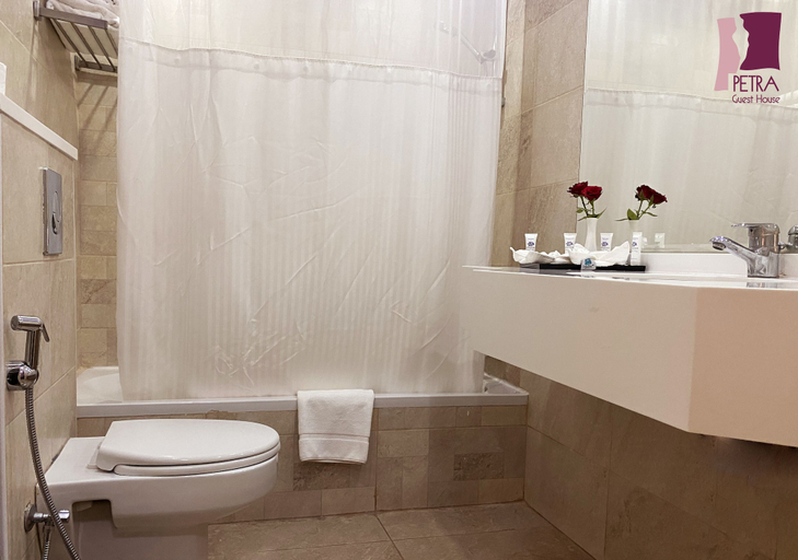 Bathroom 3, PETRA GUEST HOUSE By IHG, Wadi Musa