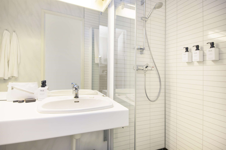 Bathroom 3, Scandic Svolvaer, Vågan