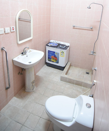 Bathroom 5, Al Eairy Serviced Apartments Company 4