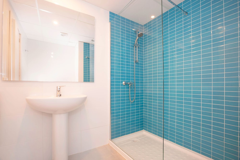 Bathroom 4, BLUESEA Arenal Tower, Baleares
