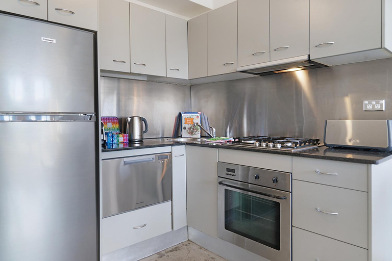 Others 4, Central 1-Bedroom Apartment with City Views, Sydney