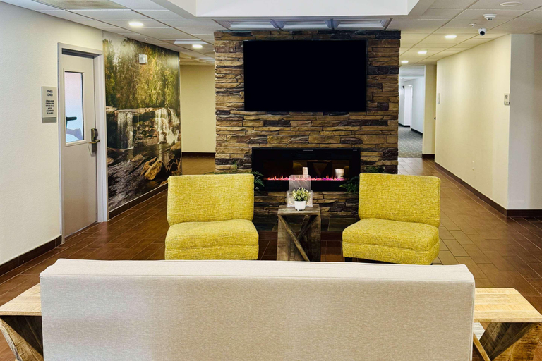 Public Area 4, Clarion Pointe, Stanly