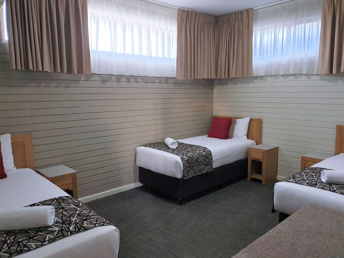 Bedroom 2, Best Western Endeavour Motel, Maitland
