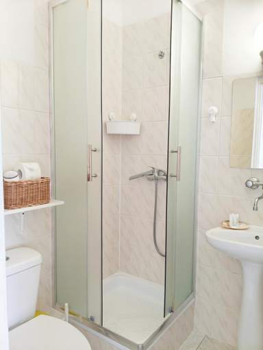 Bathroom, Korador, Puck
