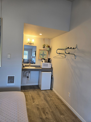 Room 3, Americas Best Value Inn Ocean Shores, Grays Harbor