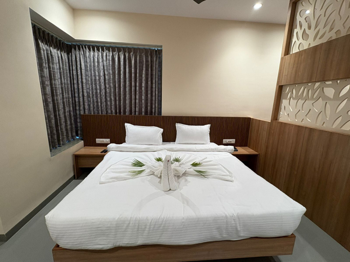 Room 5, Hotel Maheshwaram Vijay Nagar Indore, Indore