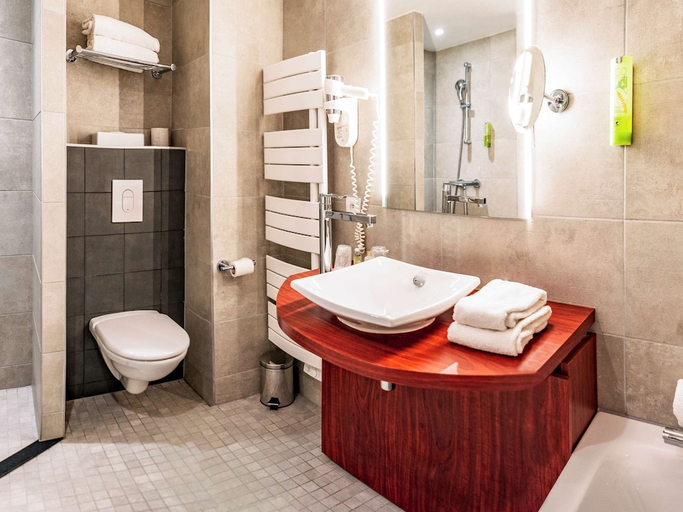 Bathroom 5, Mercure Belfort Centre, Territoire de Belfort