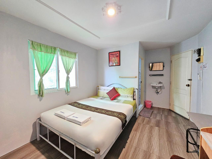 Bedroom 3, P California Inter Hostel, Nang Rong