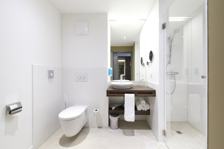 Bathroom 3, Simm's Hotel, Wien